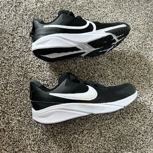 EUC kids 1.5 Nike shoes